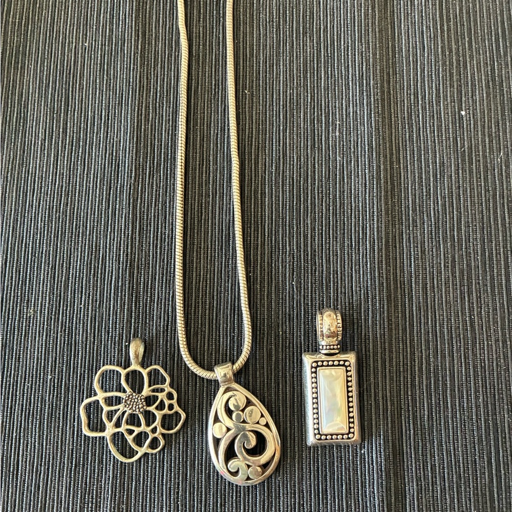 Elegant Silver Pendant Necklace Set